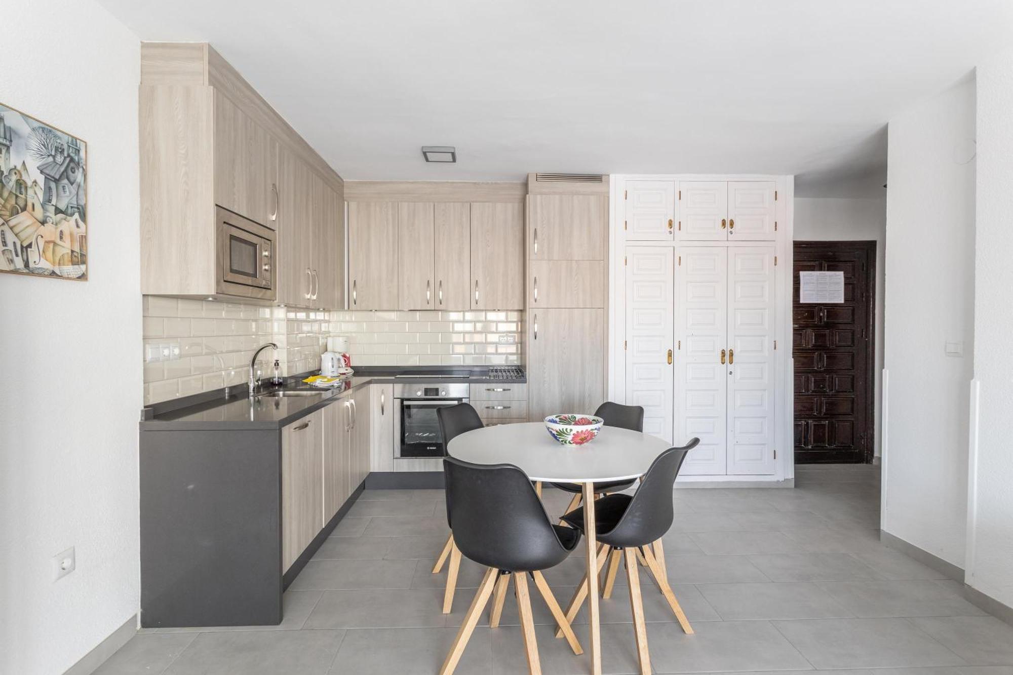 A410 Frontlilne Apartment Nerja