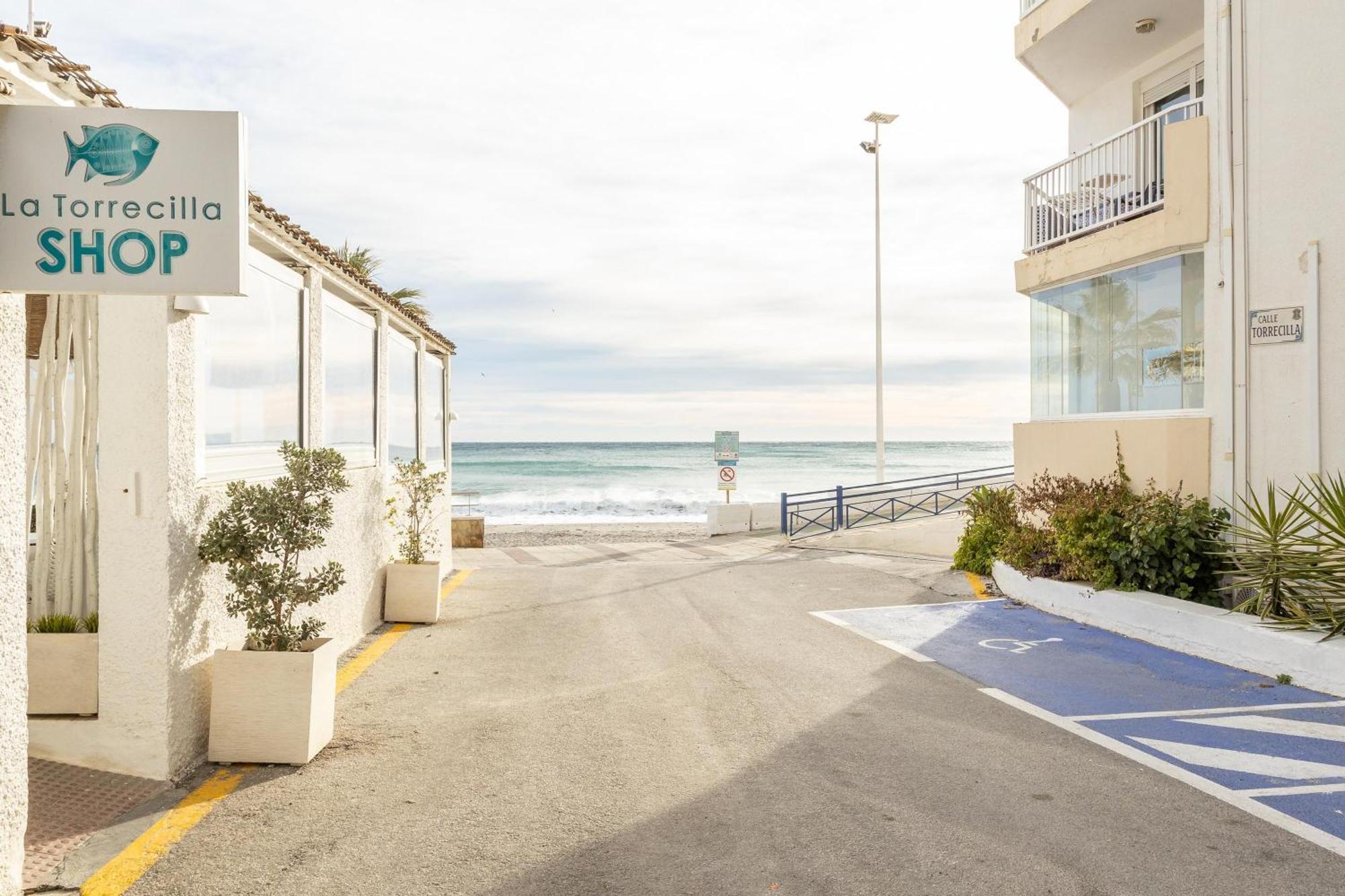 A410 Frontlilne Apartment Nerja