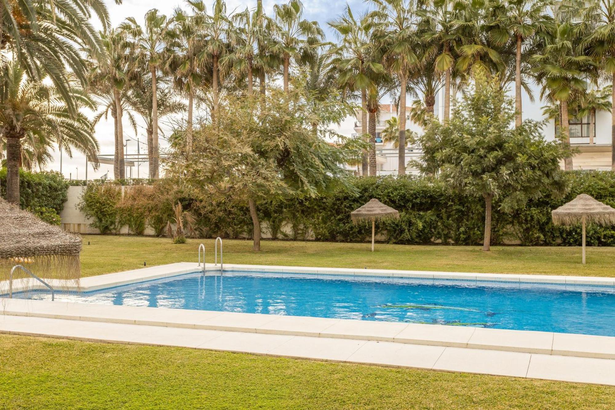 A410 Frontlilne Apartment Nerja